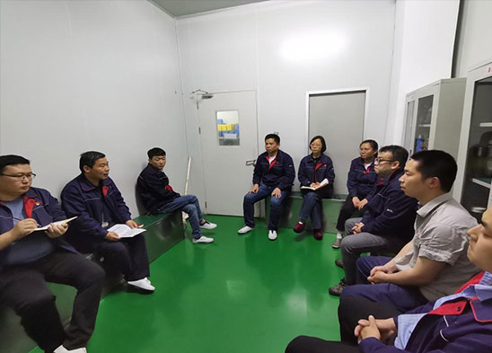 主题教导进车间 凝心聚力促成长